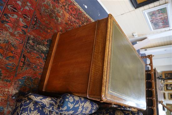 A Victorian walnut pedestal desk, W.4ft D.2ft 4in. H.2ft 6in.